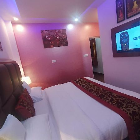Deluxe Homestay Apartments With Kitchen In Simlá Kültér fotó