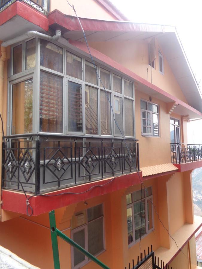 Deluxe Homestay Apartments With Kitchen In Simlá Kültér fotó